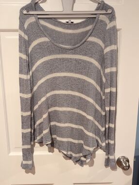 Splendid Gray and White Striped Lightweight Knit Long Sleeve Top
